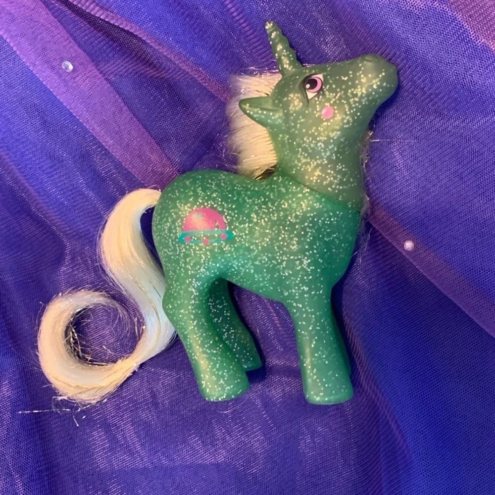 Hasbro 1984 my little pony G1 unicorn made in Hong Kong white hair gold glitter